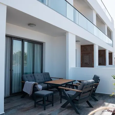 Appartement Modern With Resort-style Living