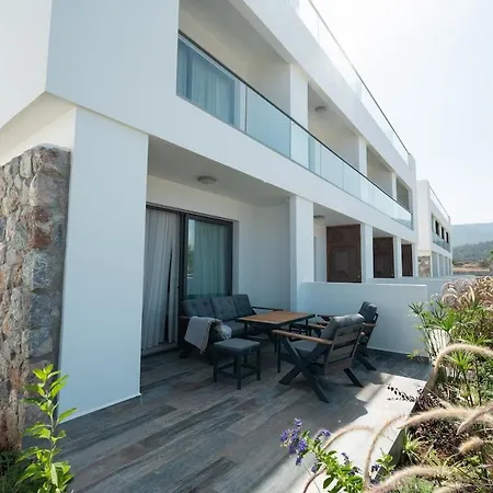 Modern With Resort-style Living Apartament